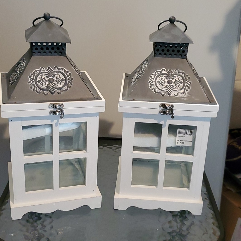 2 White Lanterns